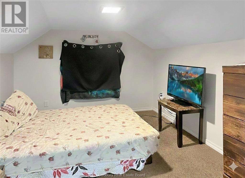 431 Frood Road - 12