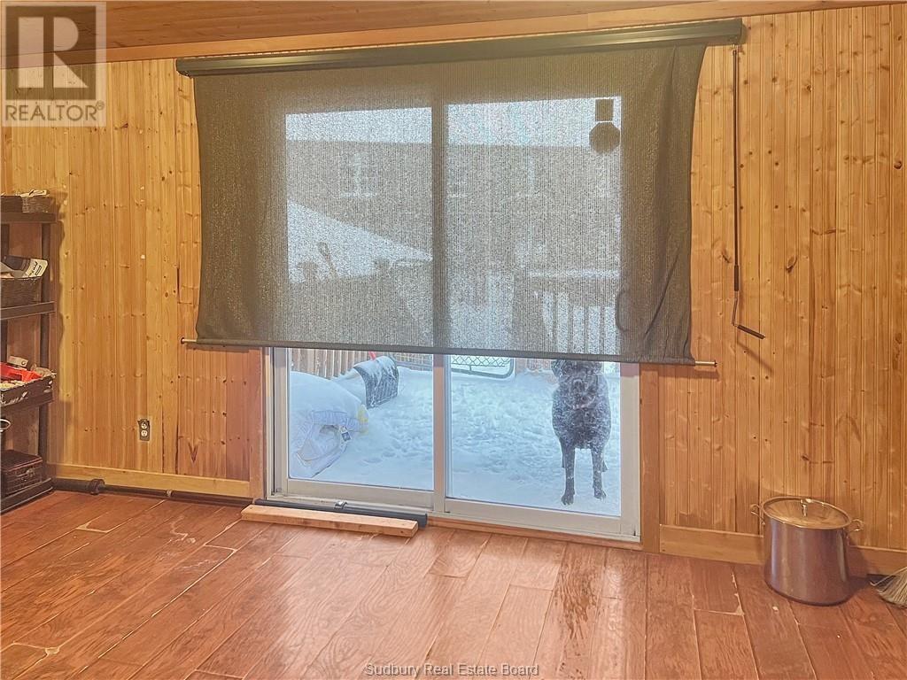 431 Frood Road - 19