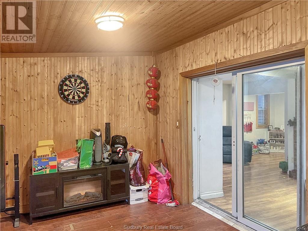 431 Frood Road - 20