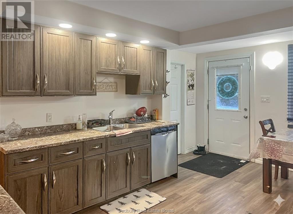 431 Frood Road - 4