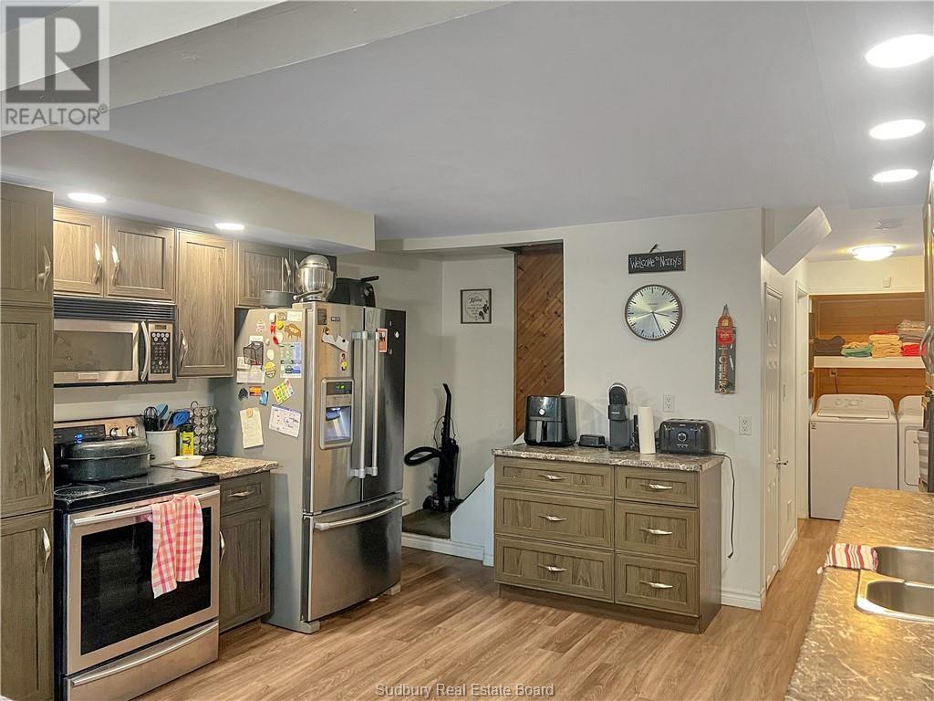 431 Frood Road - 5