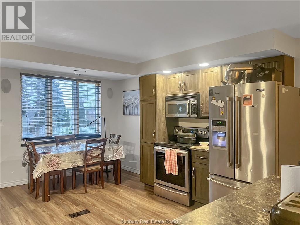 431 Frood Road - 6