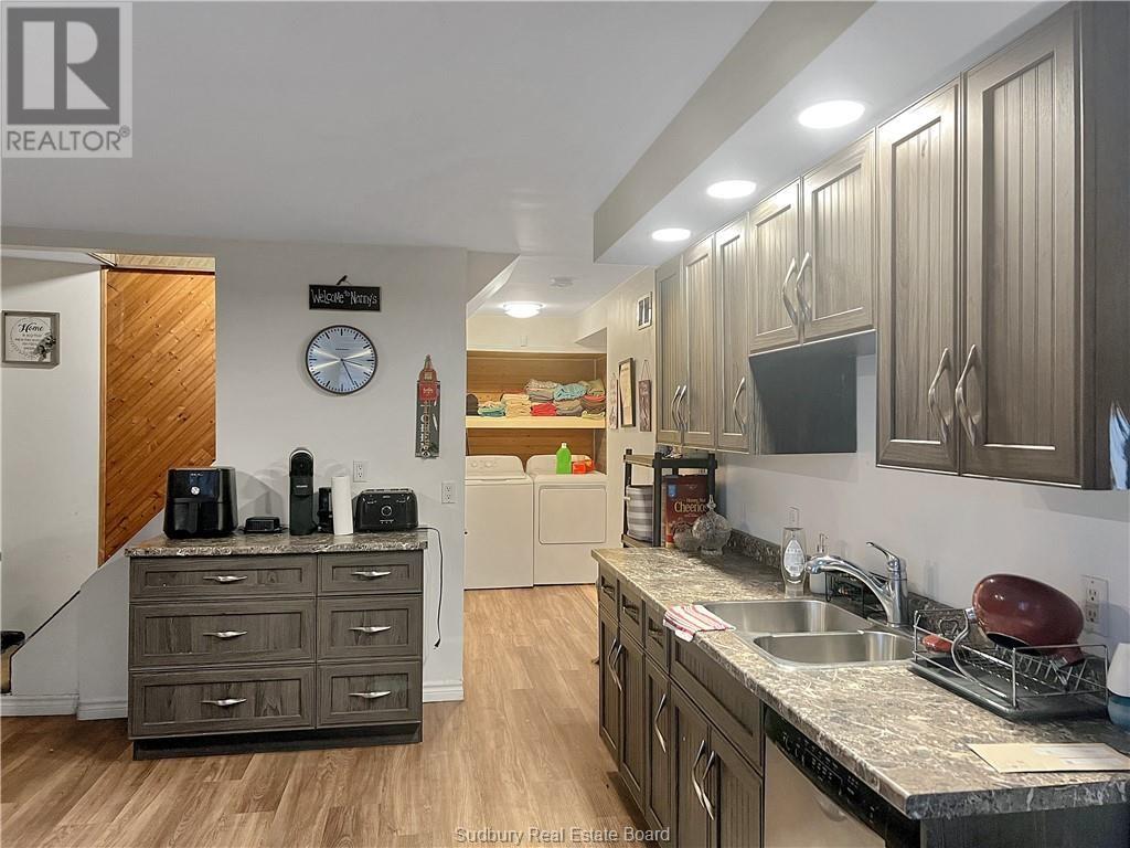 431 Frood Road - 9