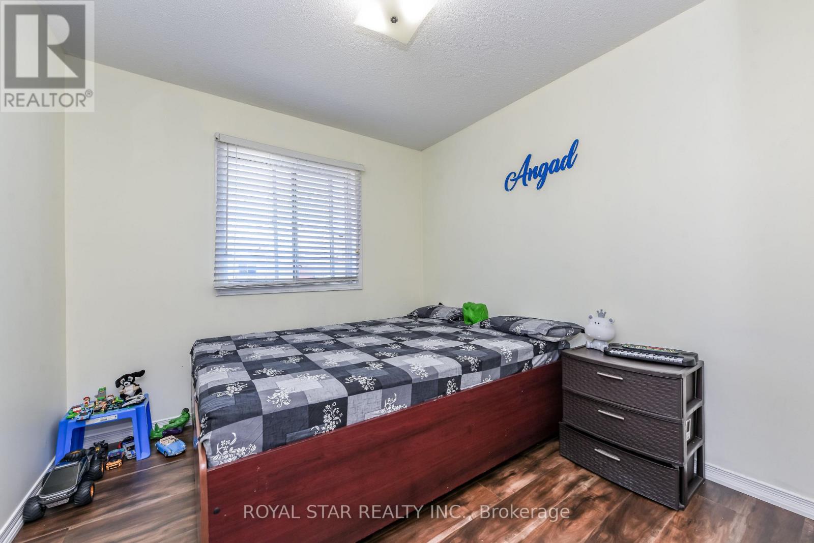 33 COPPERMILL DRIVE - 25
