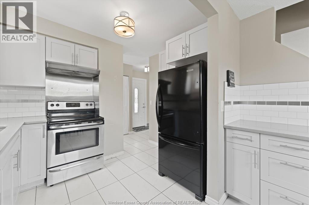 8020 MOLNAR, Windsor, Ontario, N8R2A5 — Photo 24