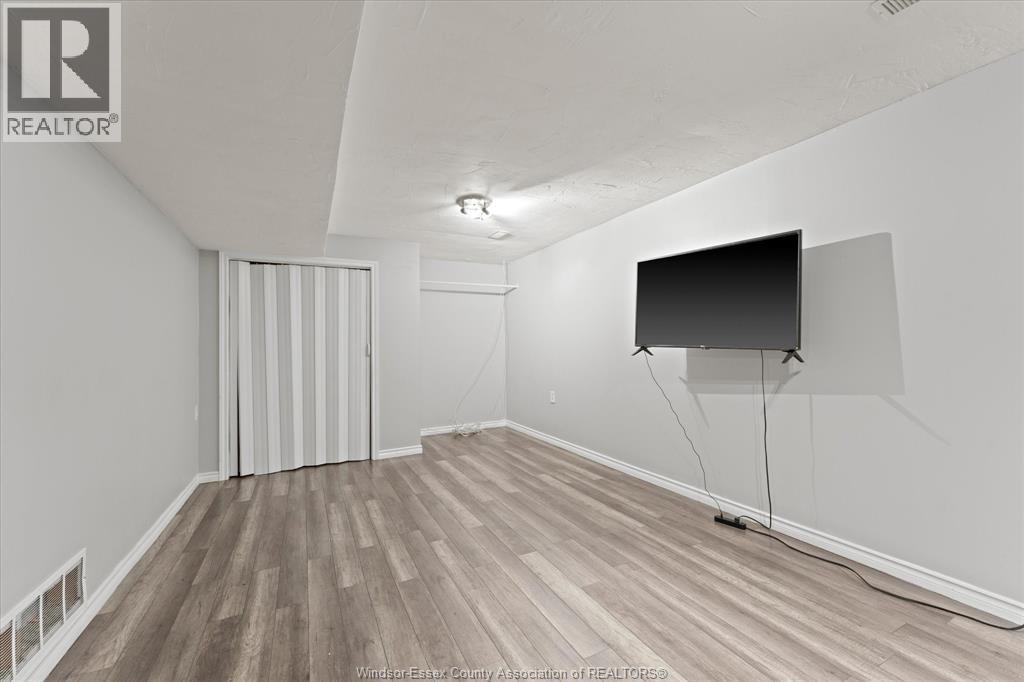 8020 MOLNAR, Windsor, Ontario, N8R2A5 — Photo 28