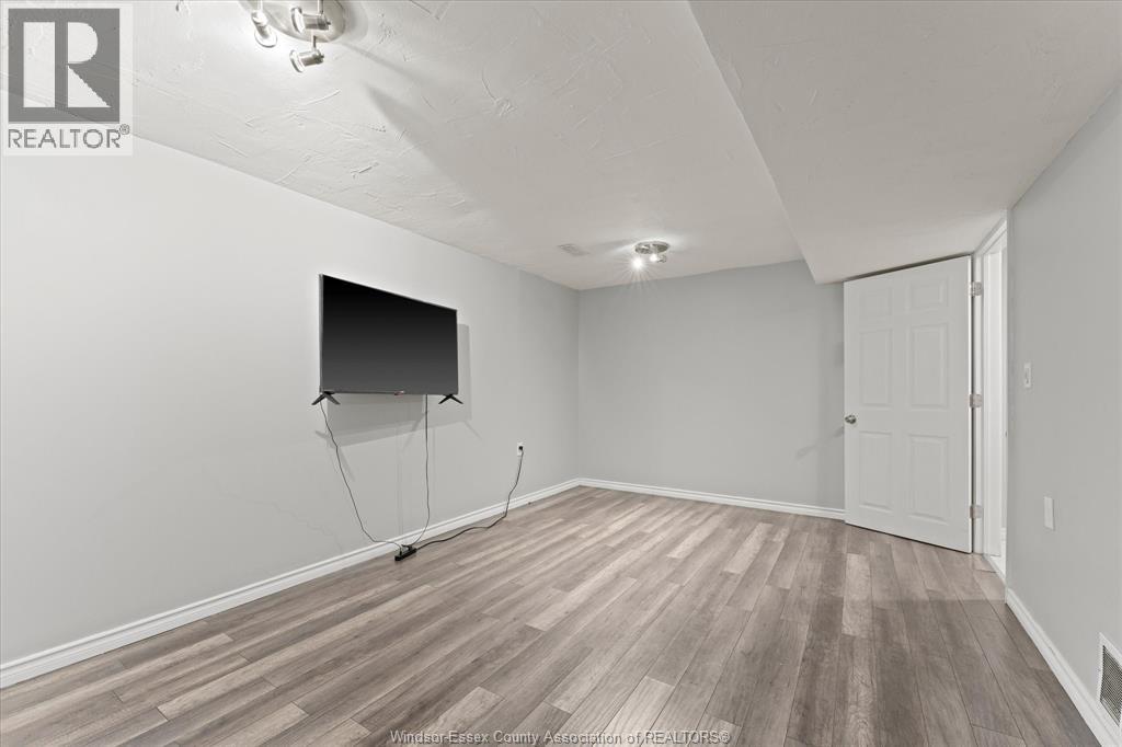 8020 MOLNAR, Windsor, Ontario, N8R2A5 — Photo 40