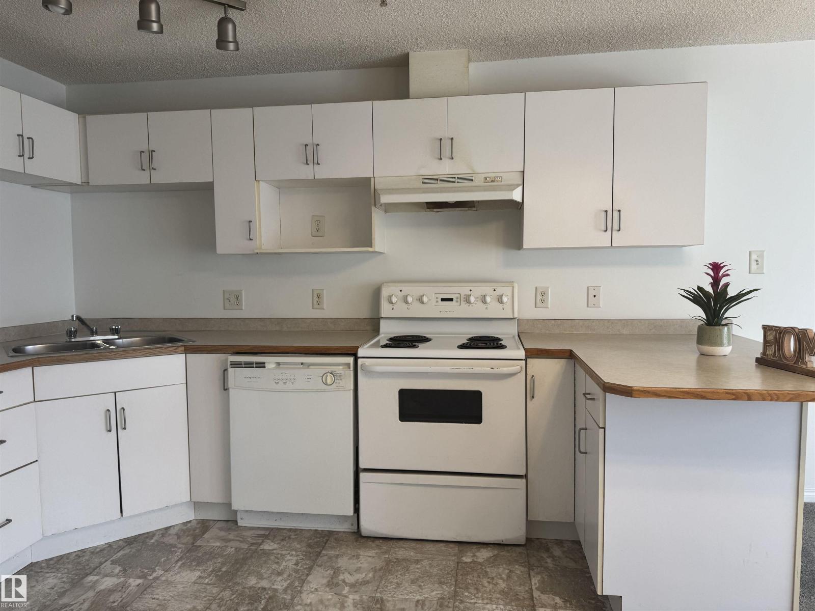 #210 11325 83 ST NW, Edmonton