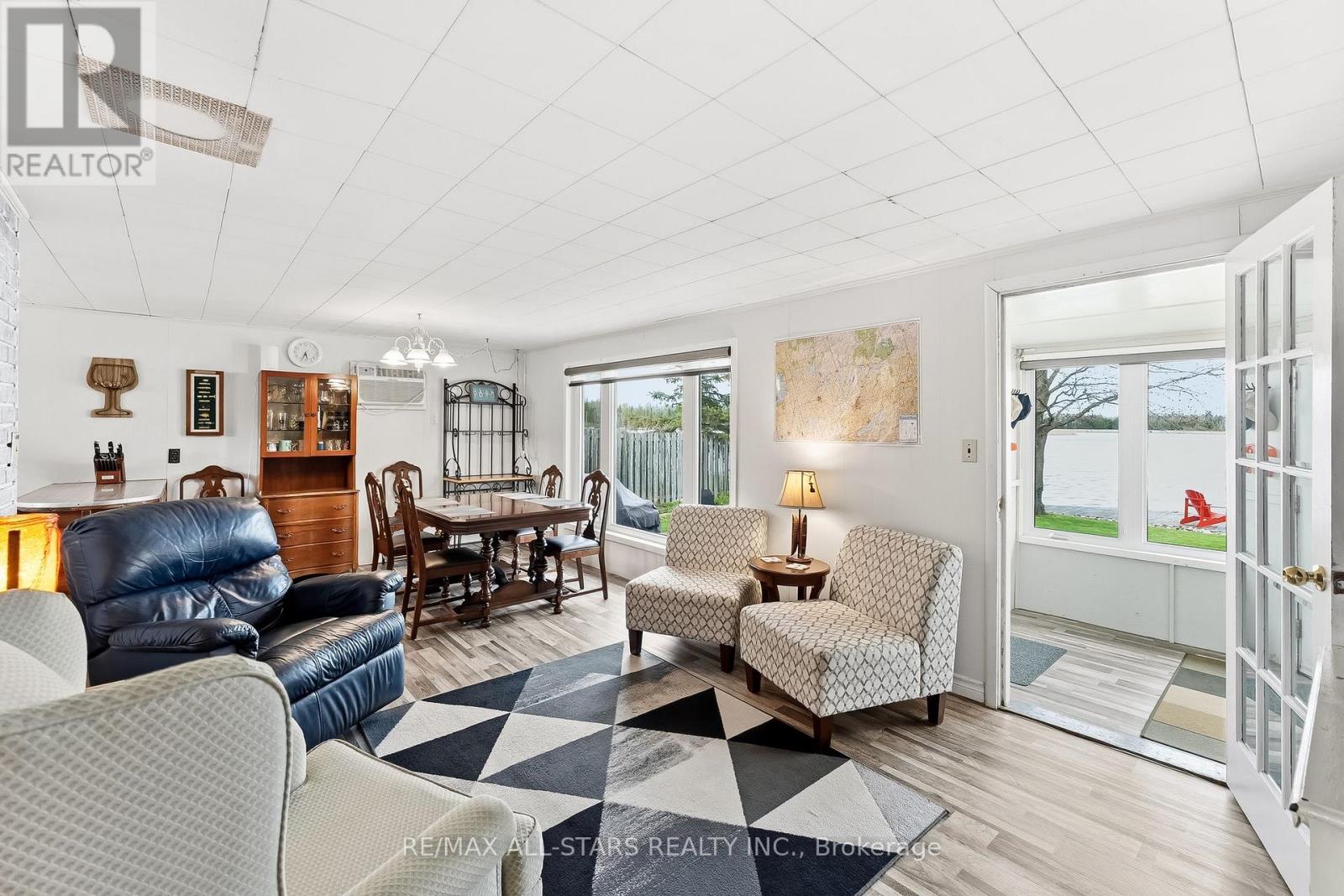 42 RIVERSIDE DRIVE - 18