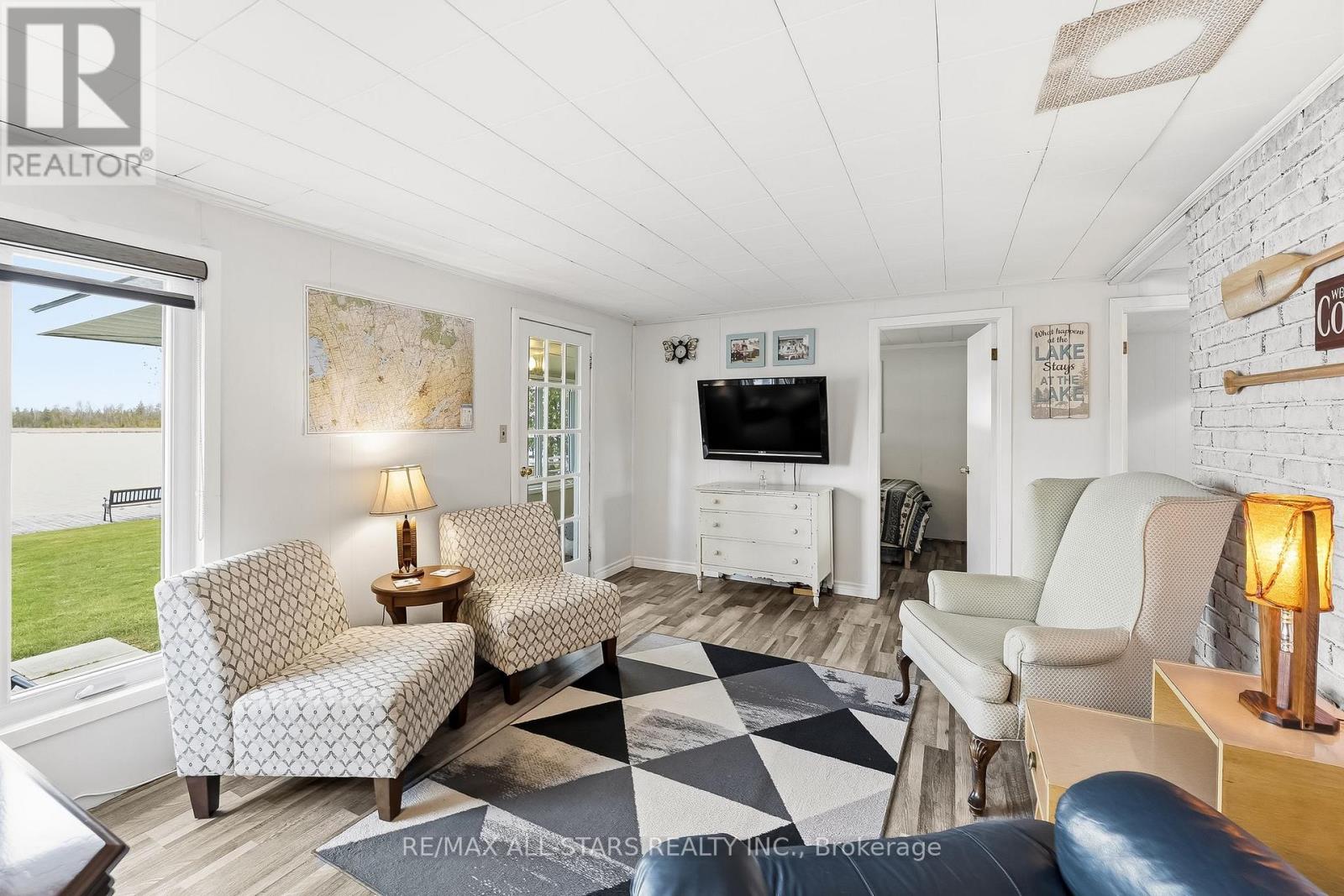 42 RIVERSIDE DRIVE - 19