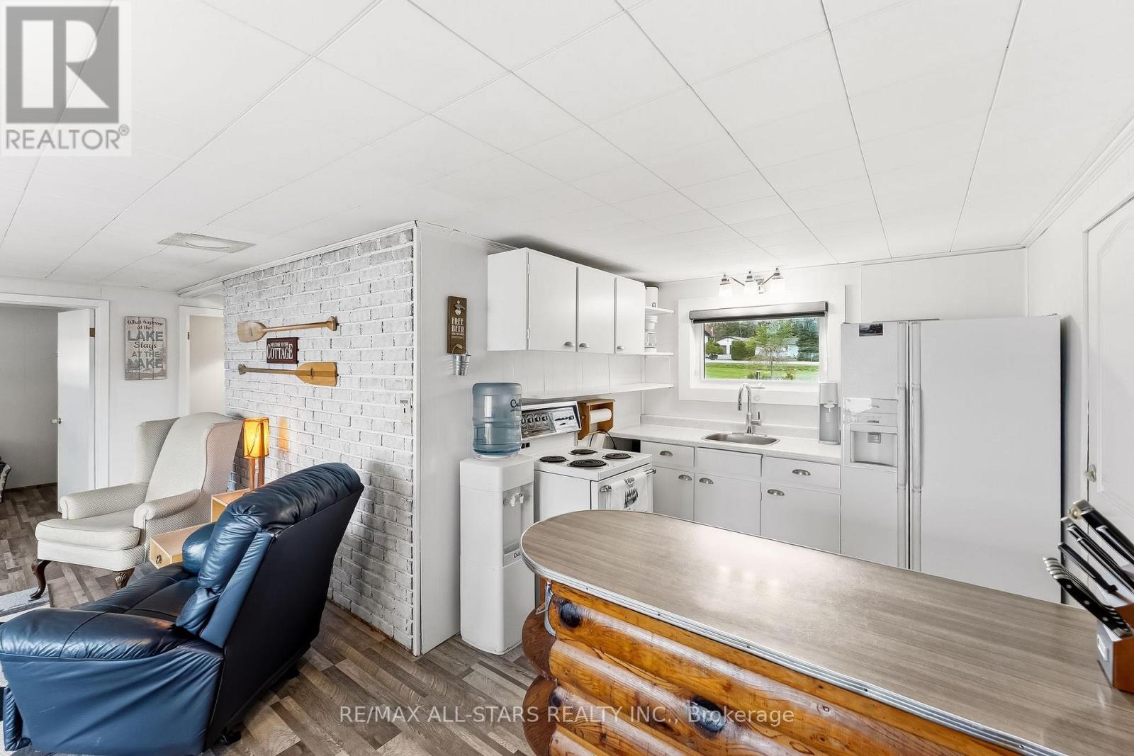 42 RIVERSIDE DRIVE - 22