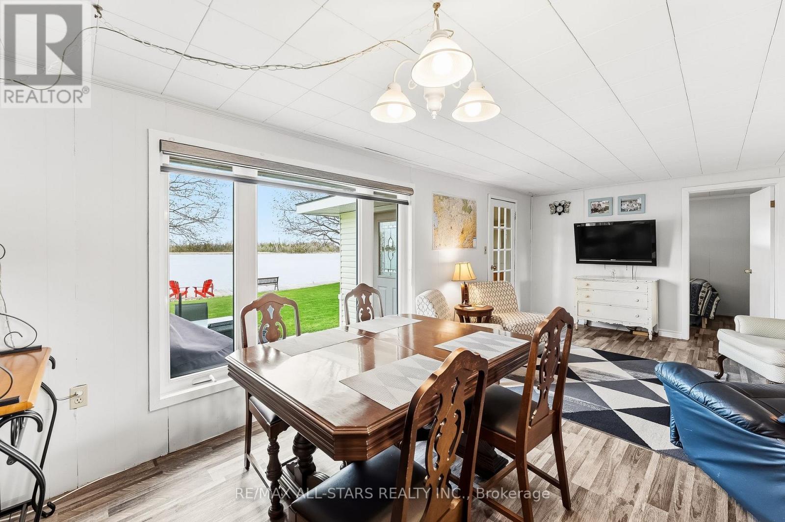 42 RIVERSIDE DRIVE - 25