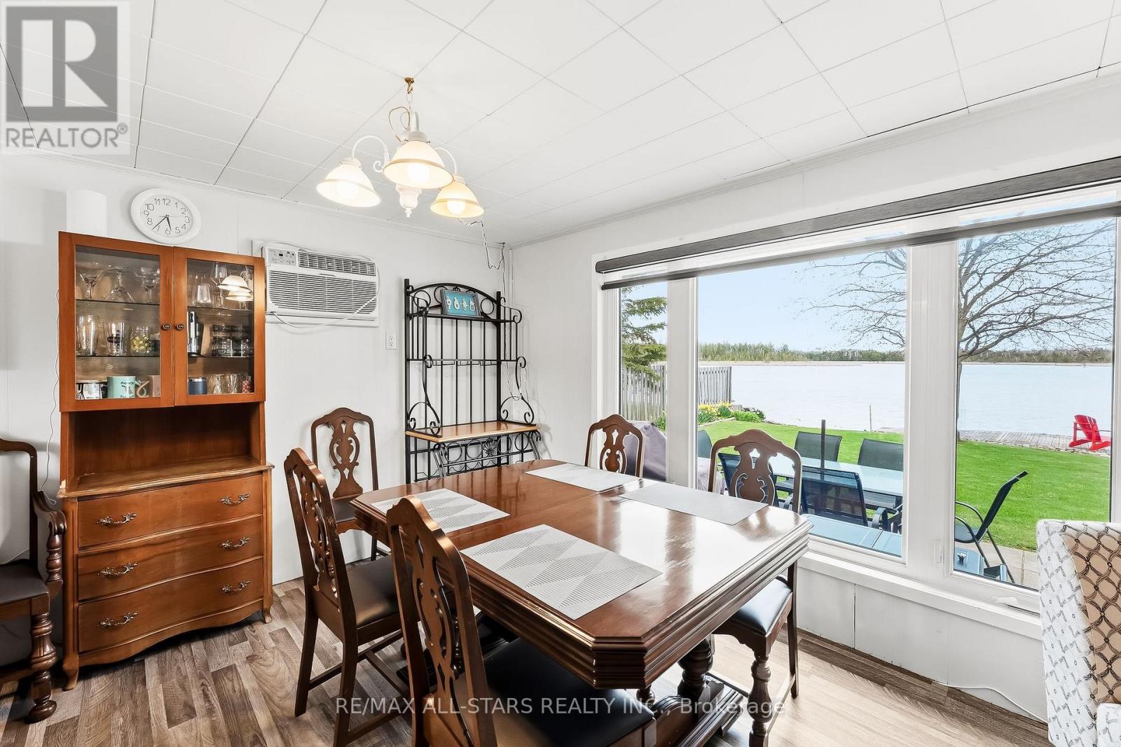 42 RIVERSIDE DRIVE - 26