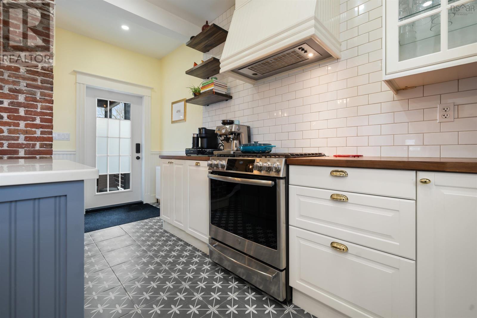 Property 22 of 49 of 477 Nelson Street