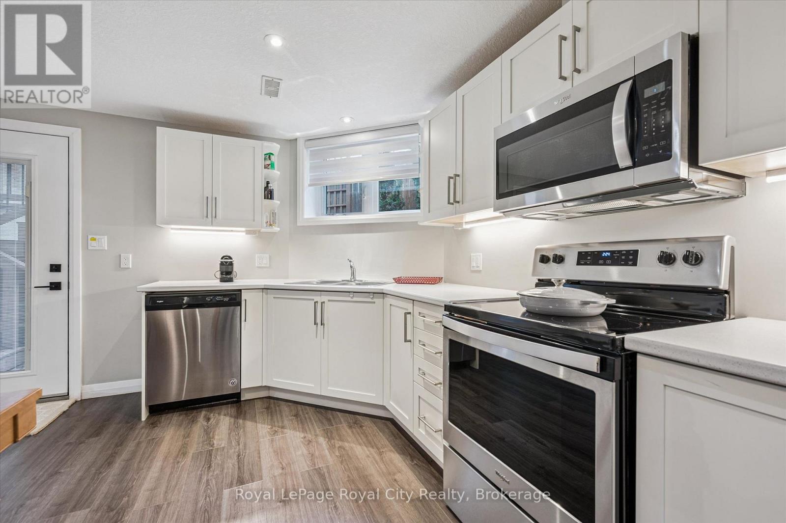 10 CRAIGHEAD DRIVE - 27
