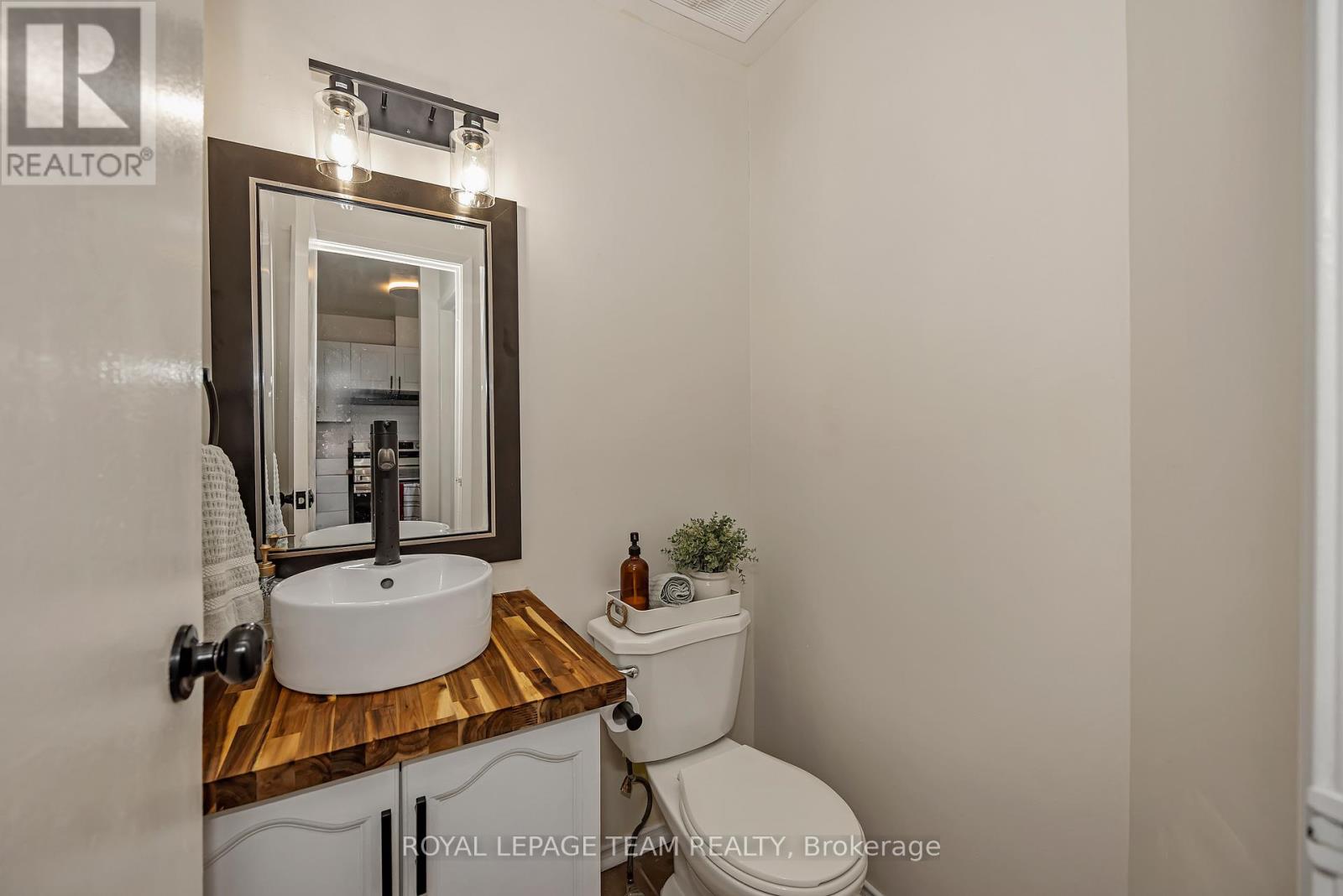 1832 STONEHENGE CRESCENT - 19