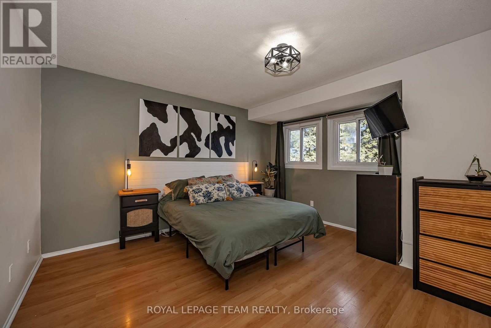 1832 STONEHENGE CRESCENT - 21