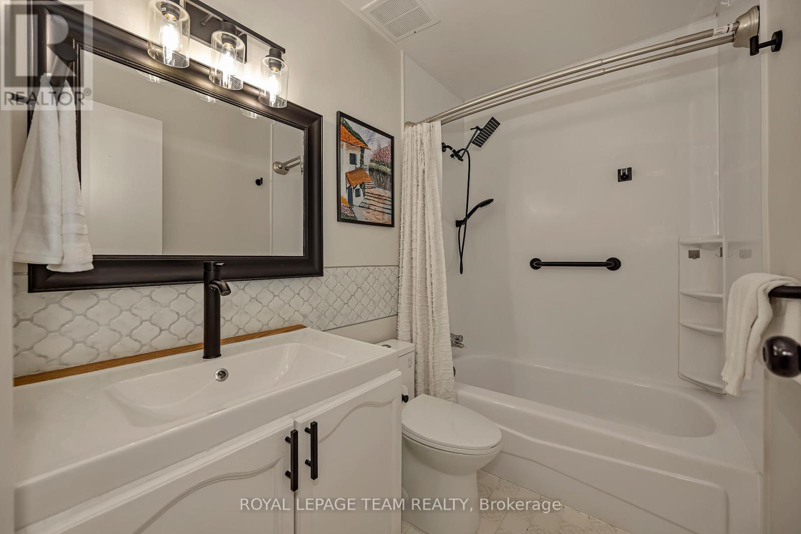 1832 STONEHENGE CRESCENT - 24