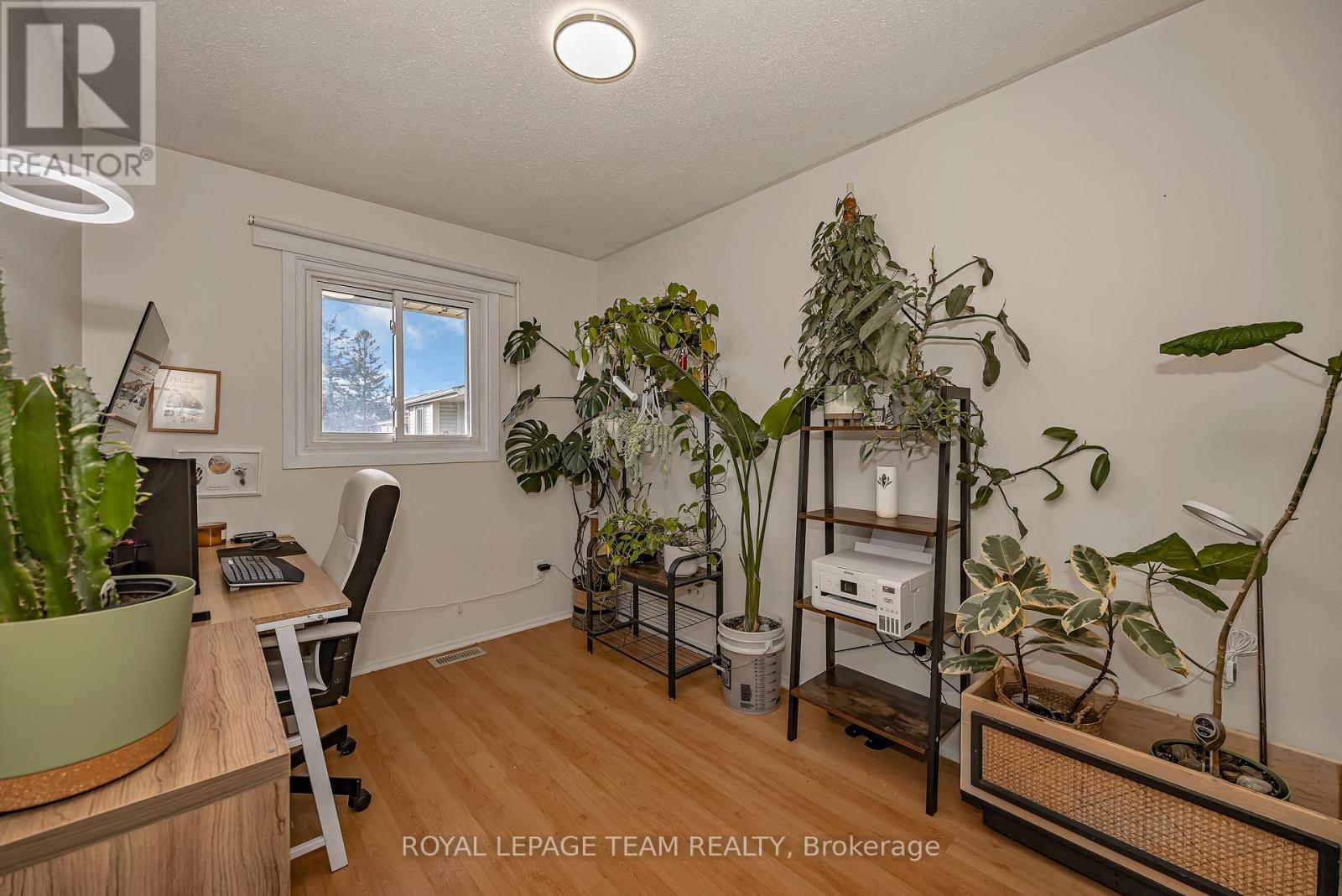 1832 STONEHENGE CRESCENT - 26