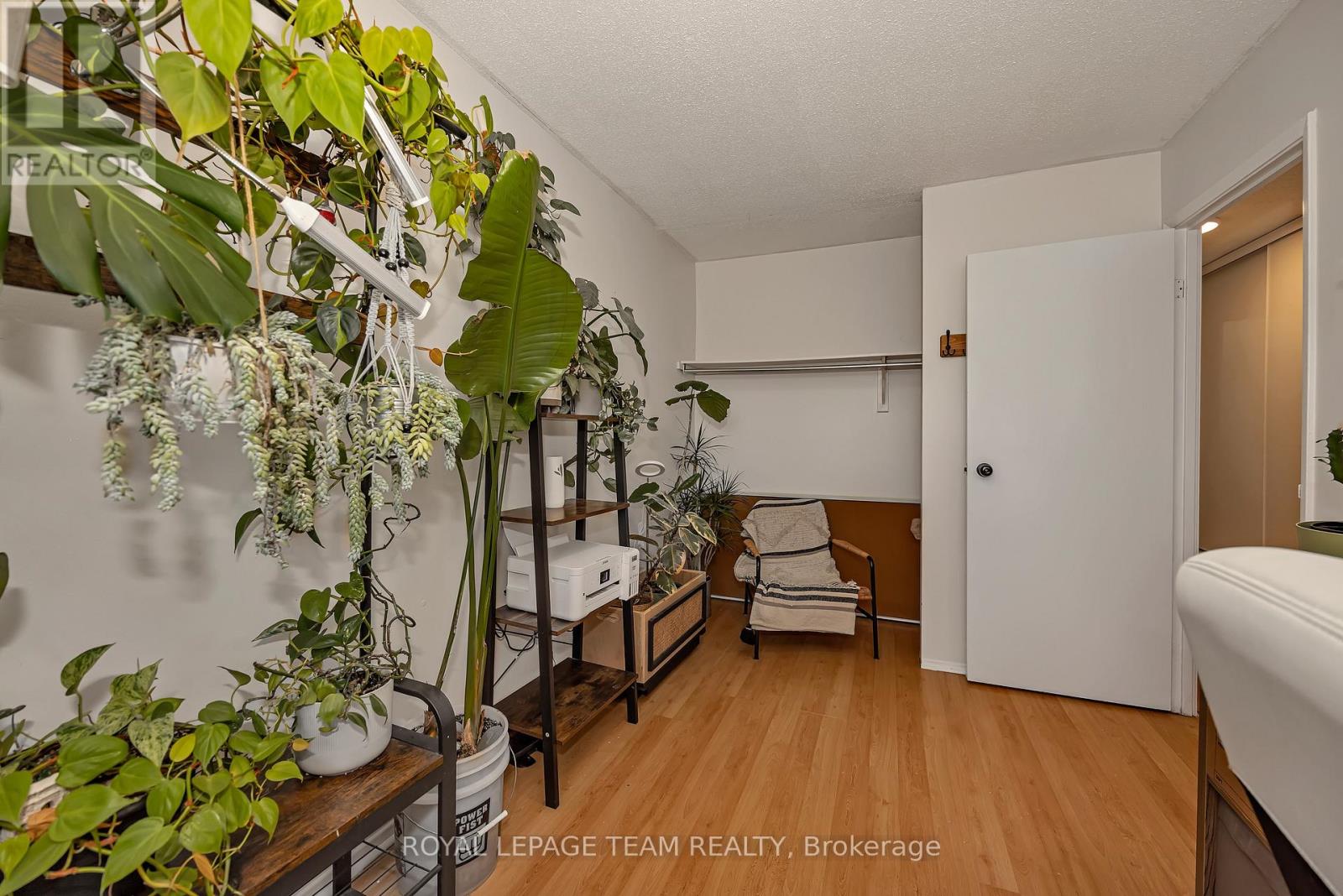 1832 STONEHENGE CRESCENT - 27