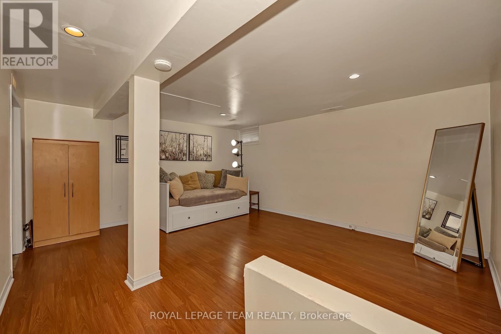 1832 STONEHENGE CRESCENT - 31