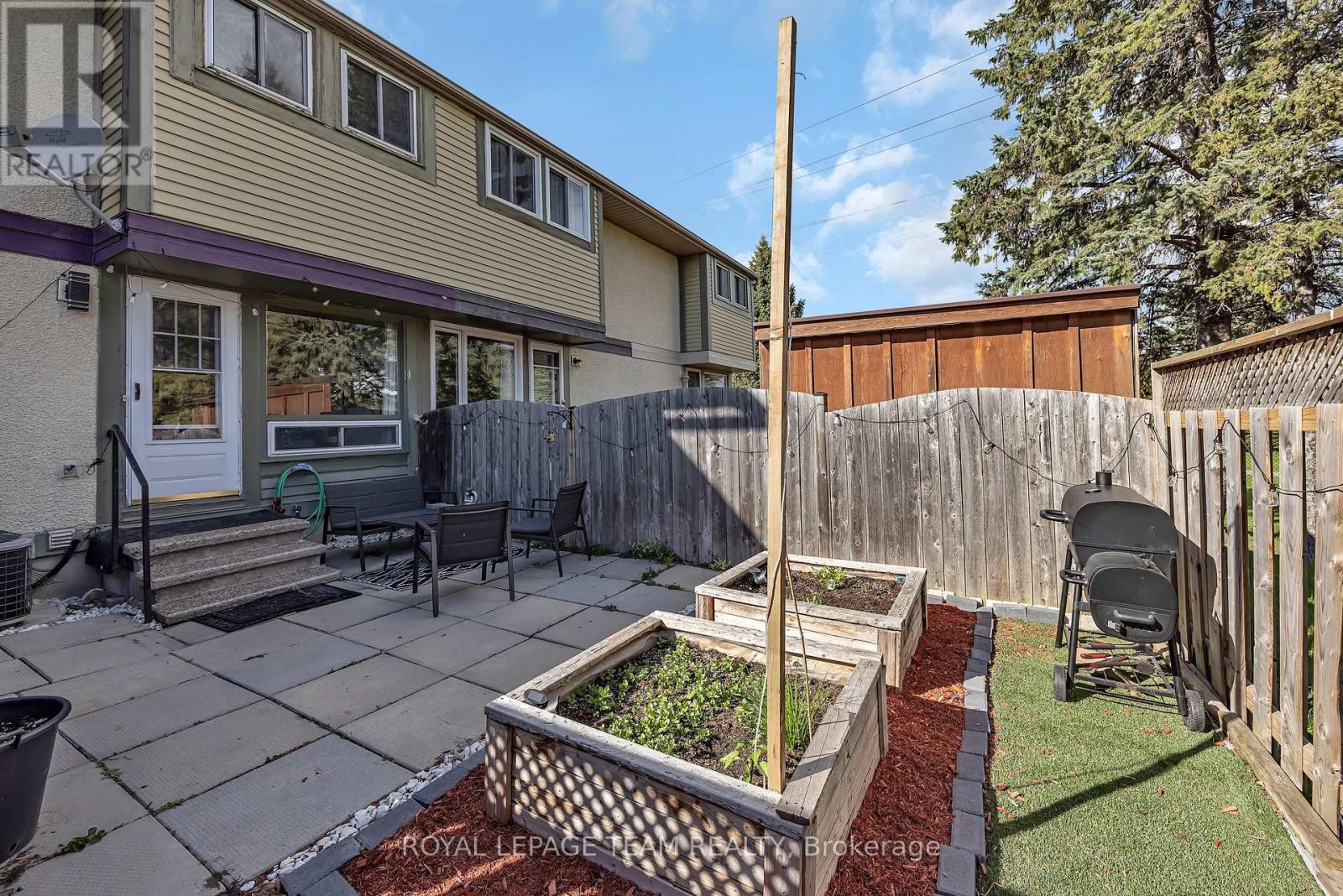 1832 STONEHENGE CRESCENT - 34