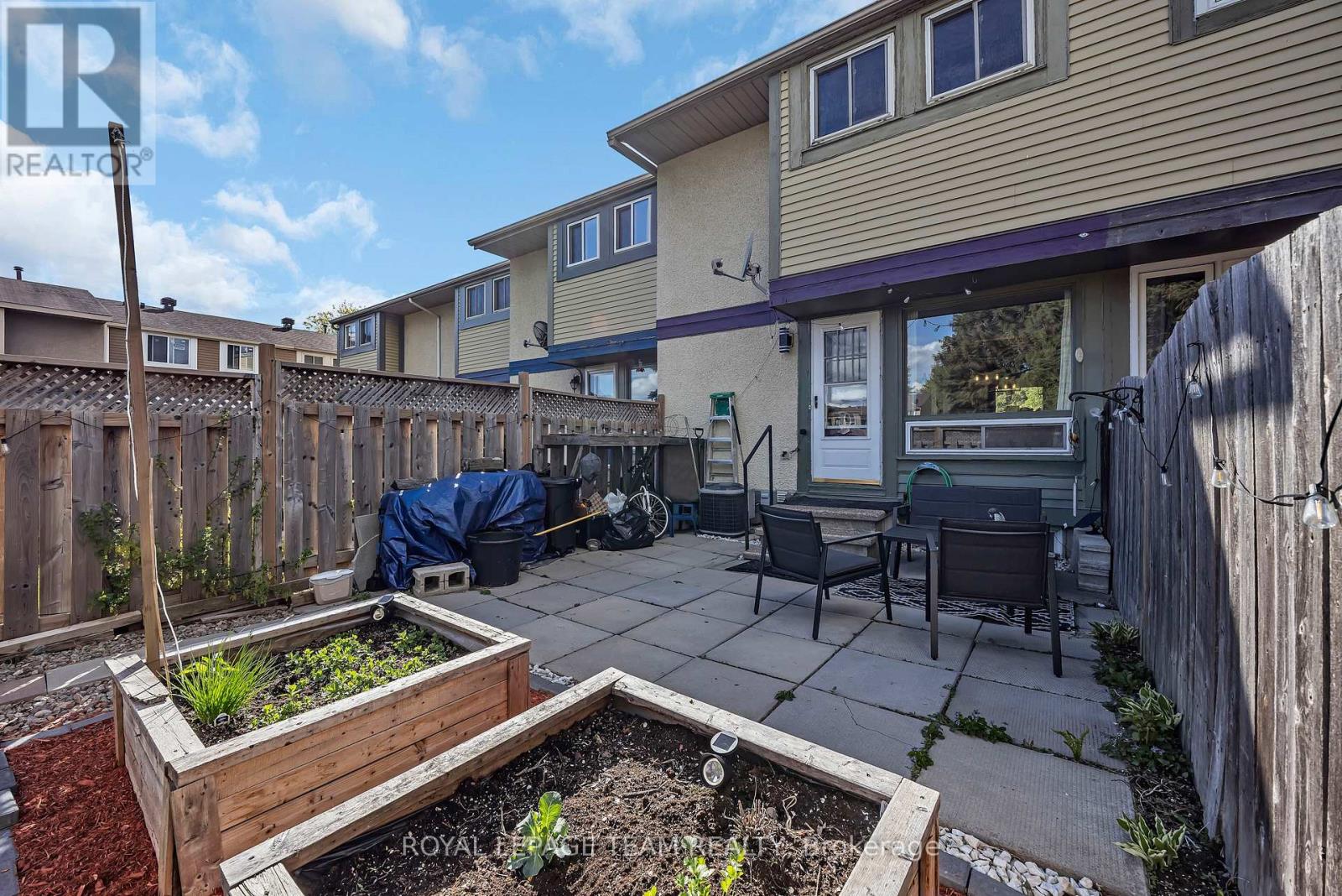 1832 STONEHENGE CRESCENT - 36