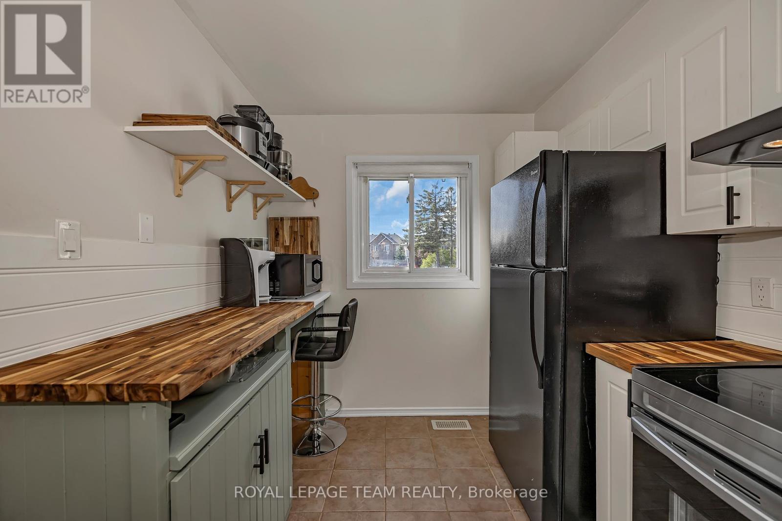 1832 STONEHENGE CRESCENT - 8