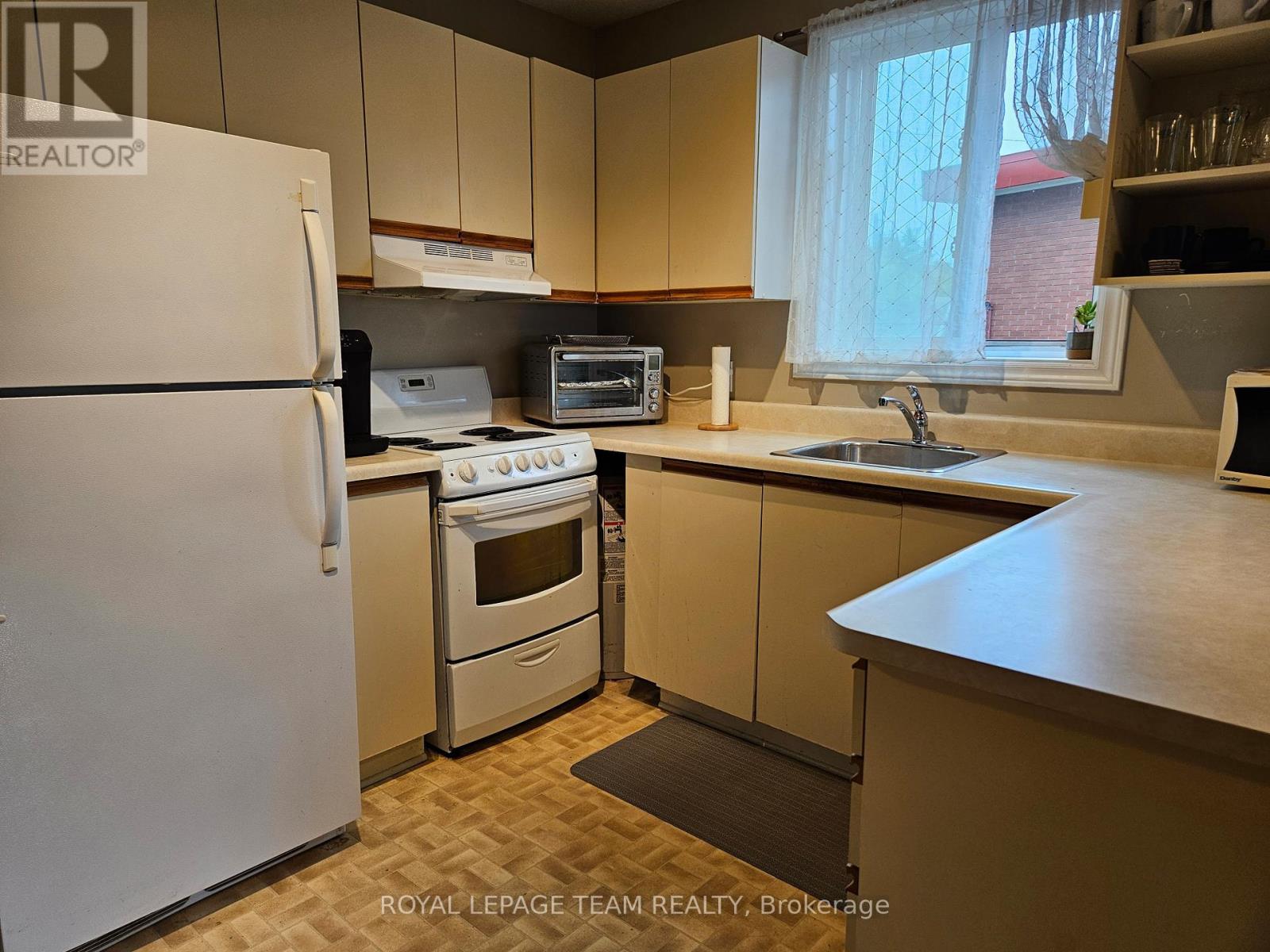 1 Bed, 1 Bath House for Sale in Ottawa – 5 – 522 RIVERDALE AVENUE, Ottawa – MLS# X13121264 - Image 4