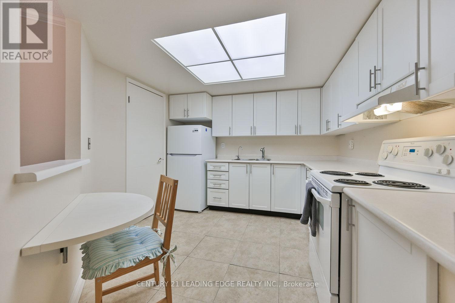 #214 100 ANNA RUSSELL WAY - 18