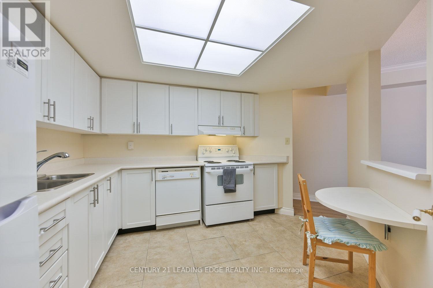 #214 100 ANNA RUSSELL WAY - 19