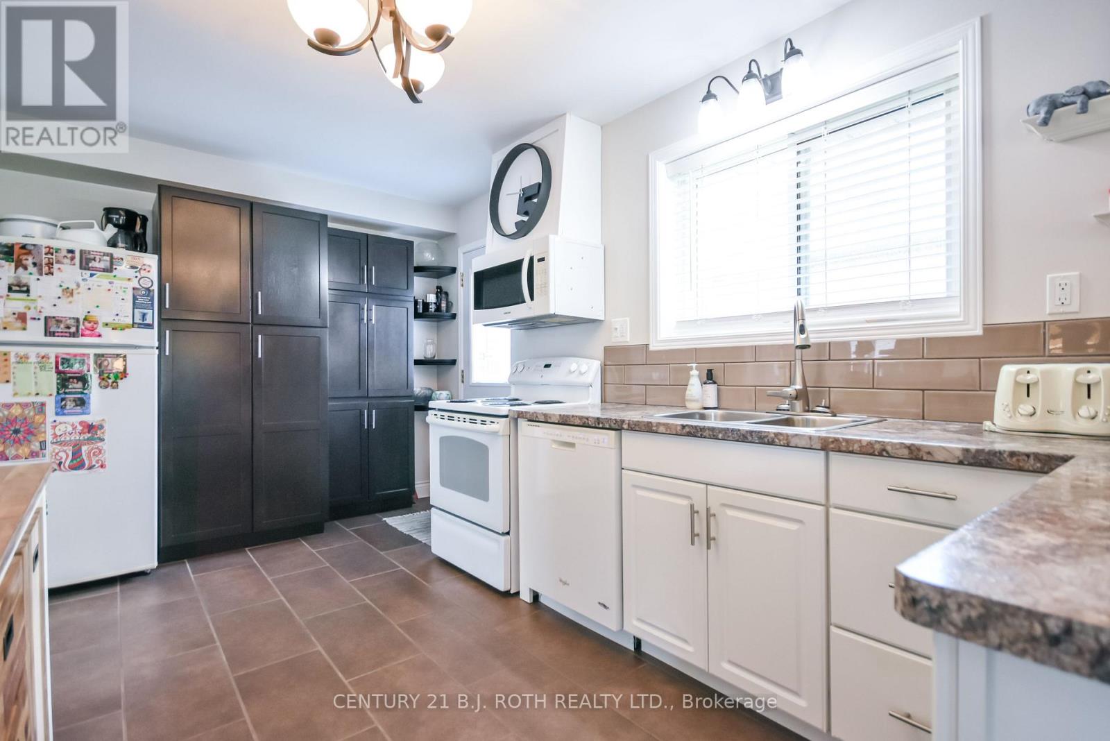 128 CHERRYWOOD DRIVE - 12
