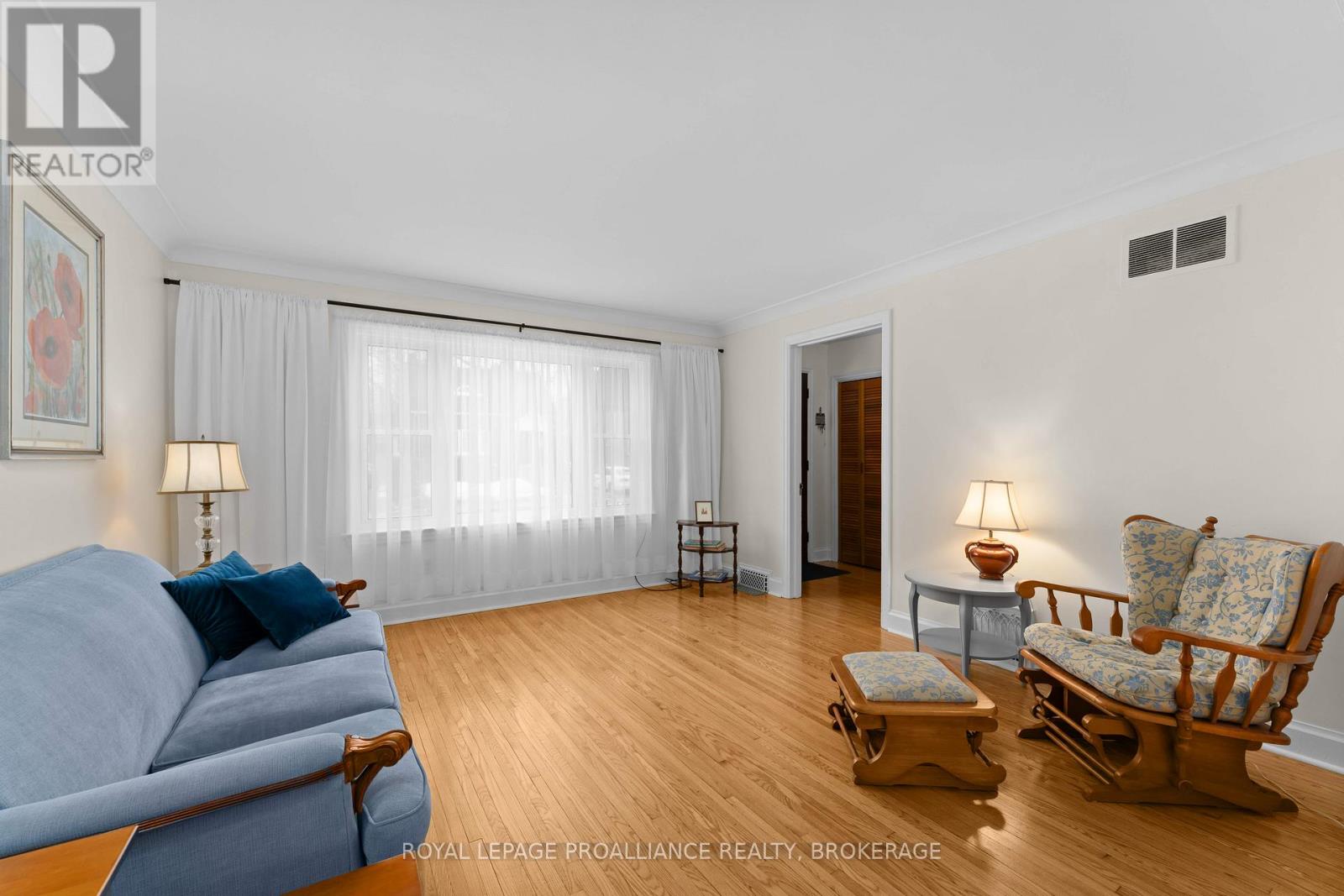 201 WILLINGDON AVENUE - 7