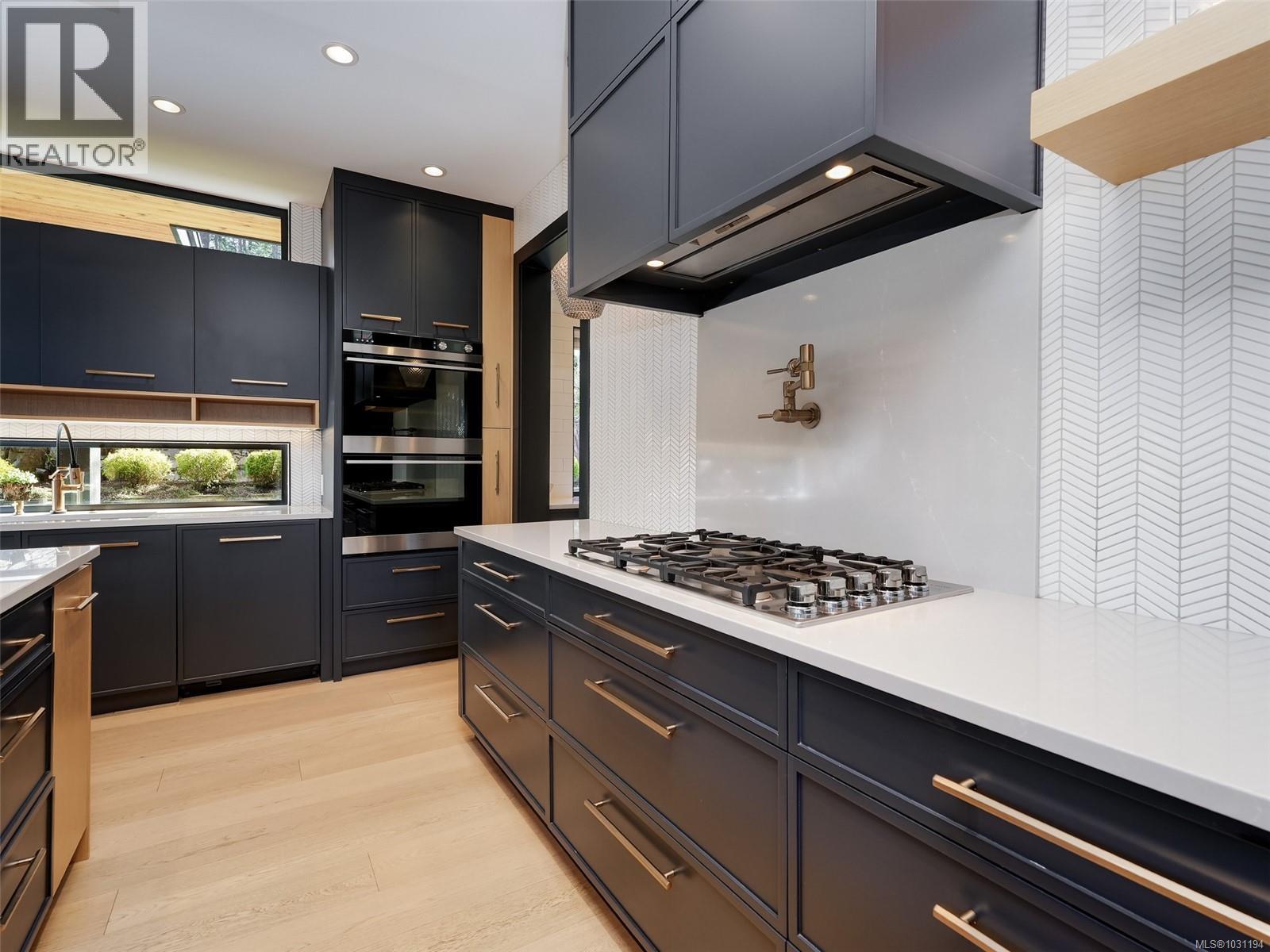 2220 Riviera Pl, Langford