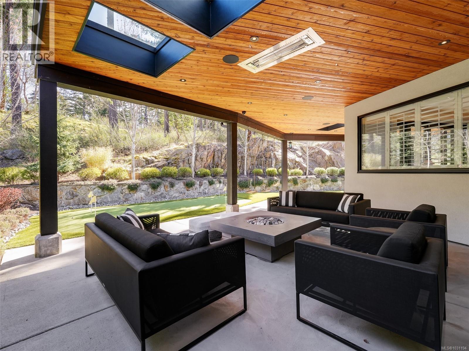 2220 Riviera Pl, Langford