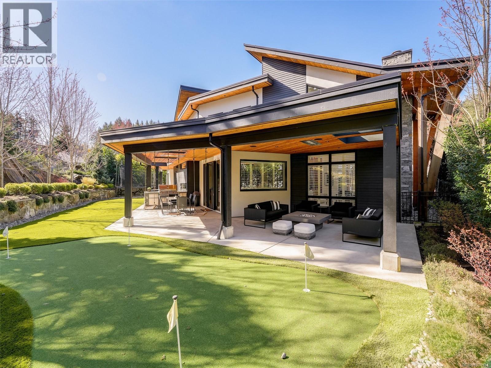 2220 Riviera Pl, Langford