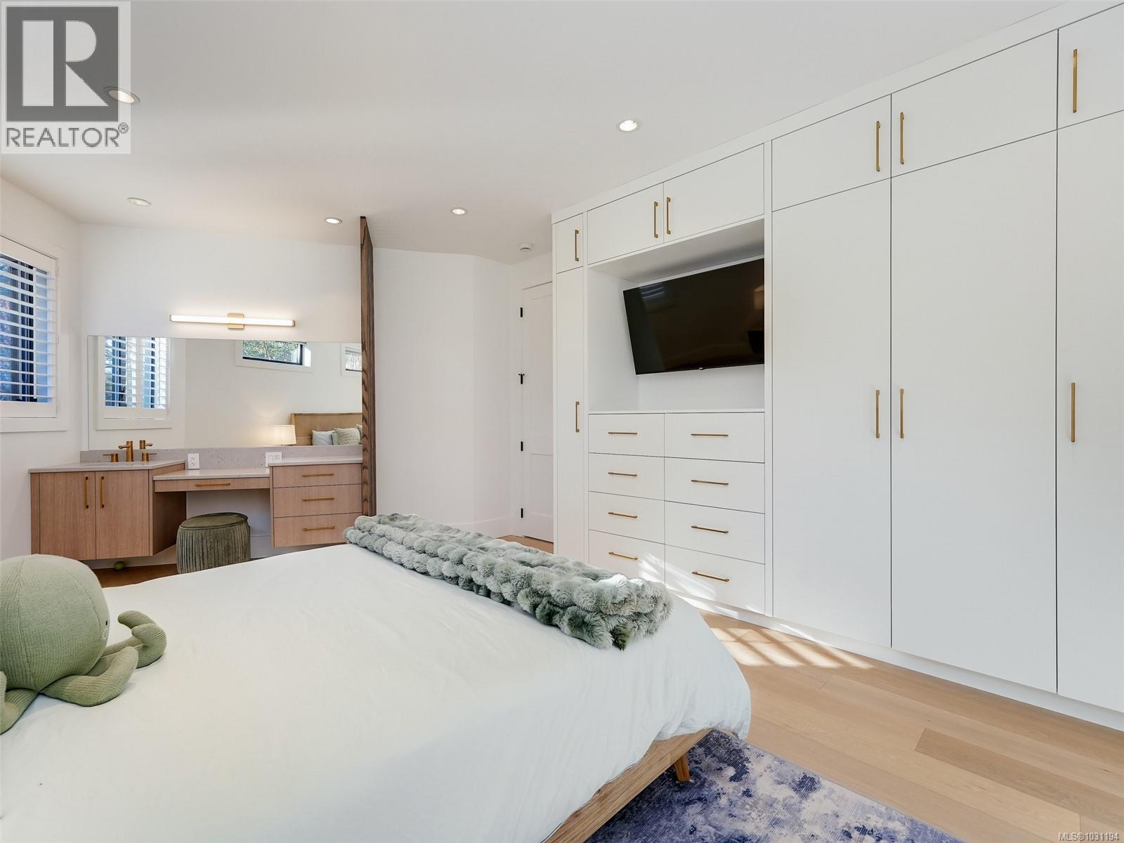 2220 Riviera Pl, Langford