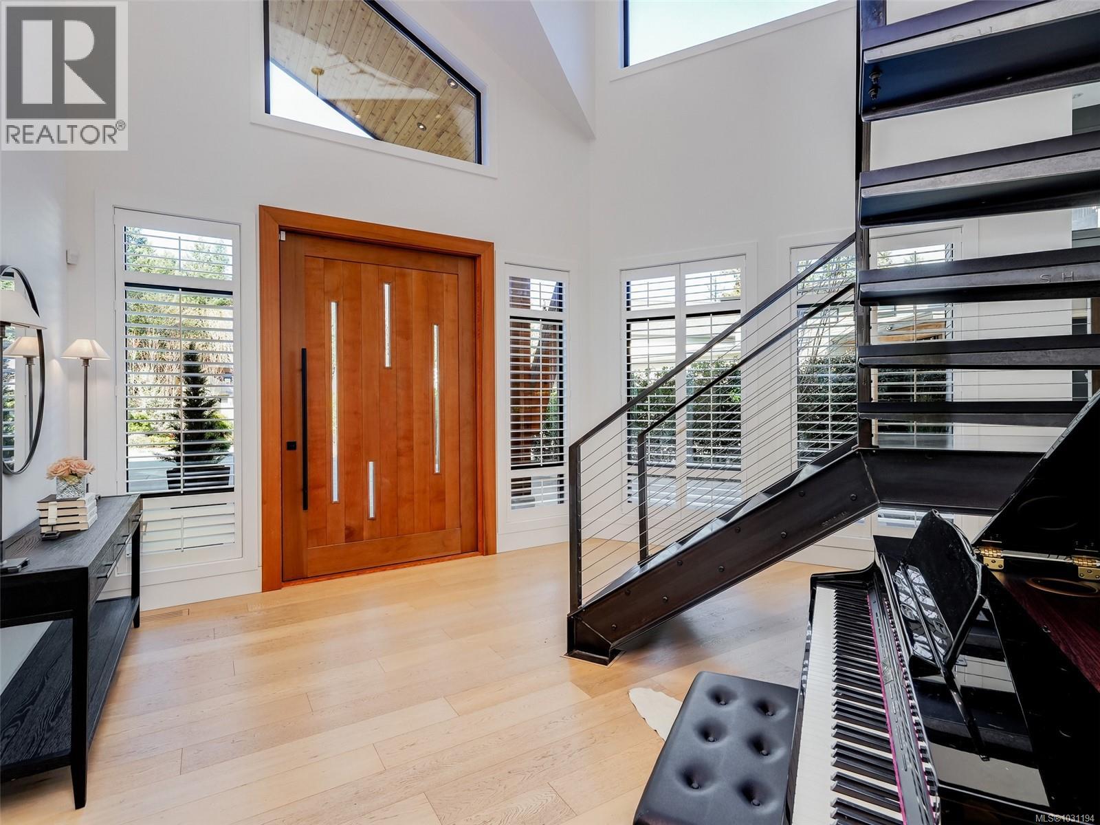 2220 Riviera Pl, Langford