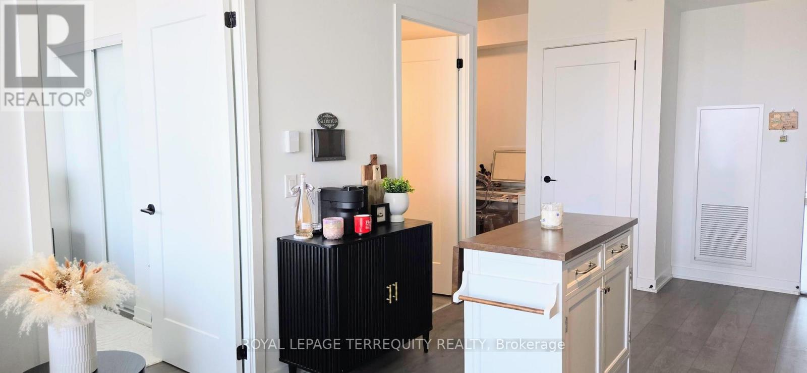 #2213 5 DEFRIES STREET - 19
