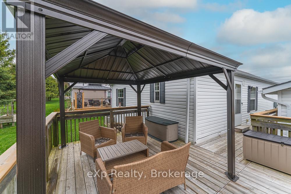 114 ROSEWOOD DRIVE - 33
