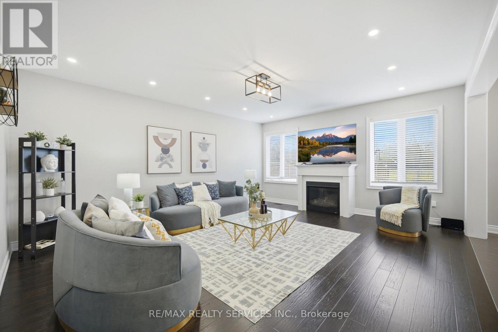 152 NEWHOUSE BOULEVARD - 3