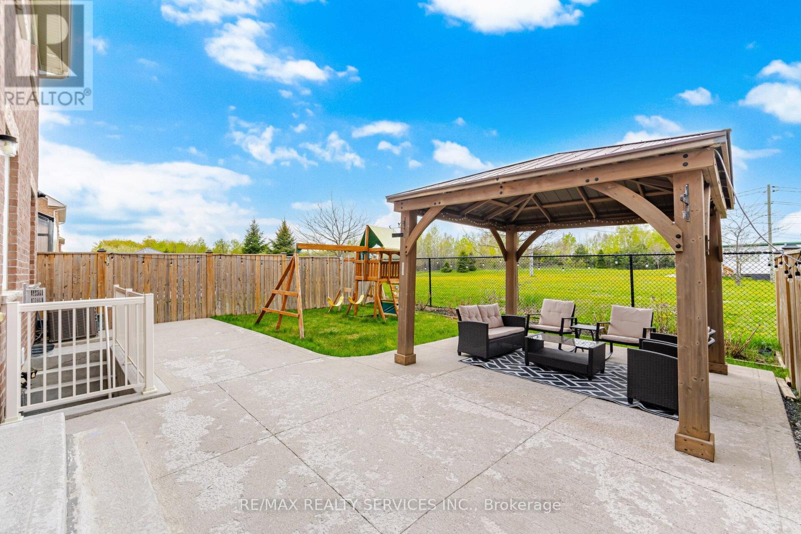 152 NEWHOUSE BOULEVARD - 44