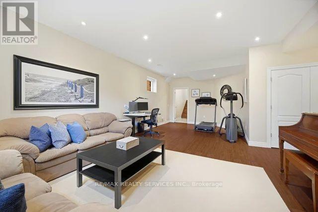 8 KEARNY AVENUE - 38