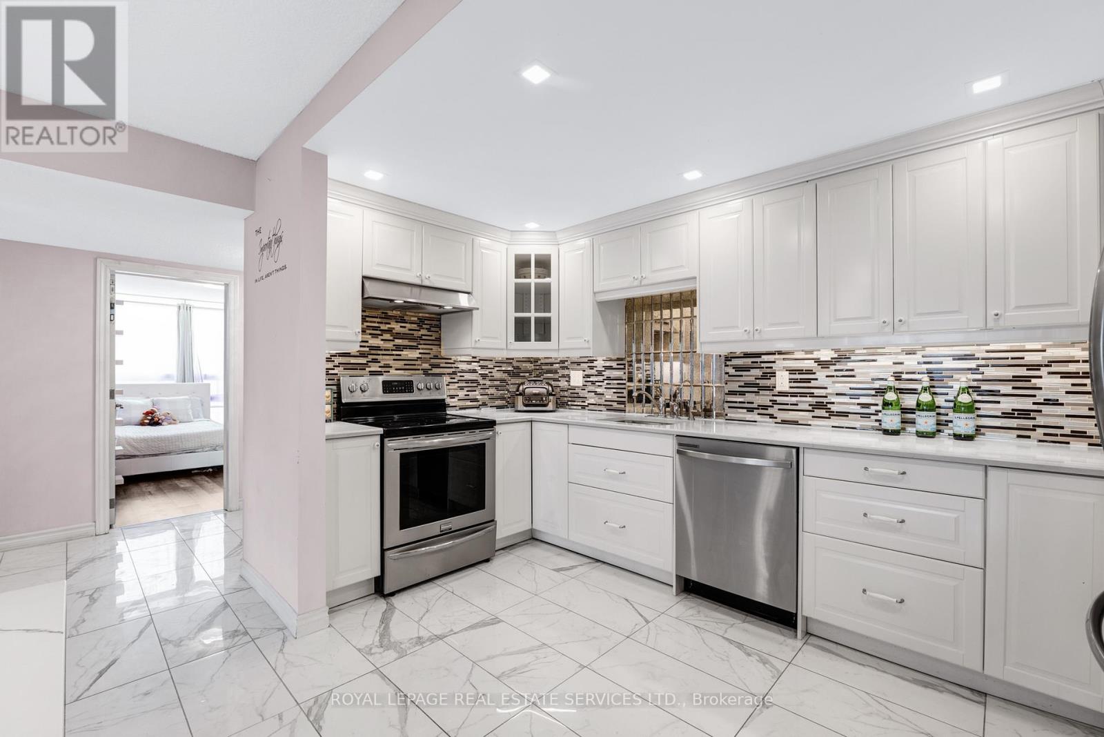 #605 20 SPEERS ROAD - 1
