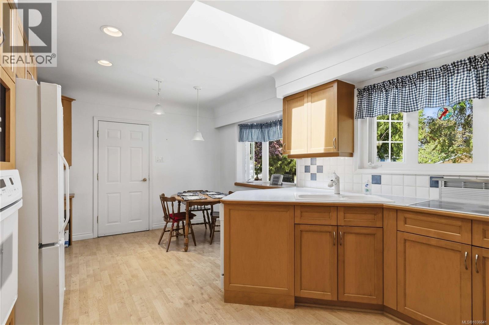569 Ridley Dr - 10