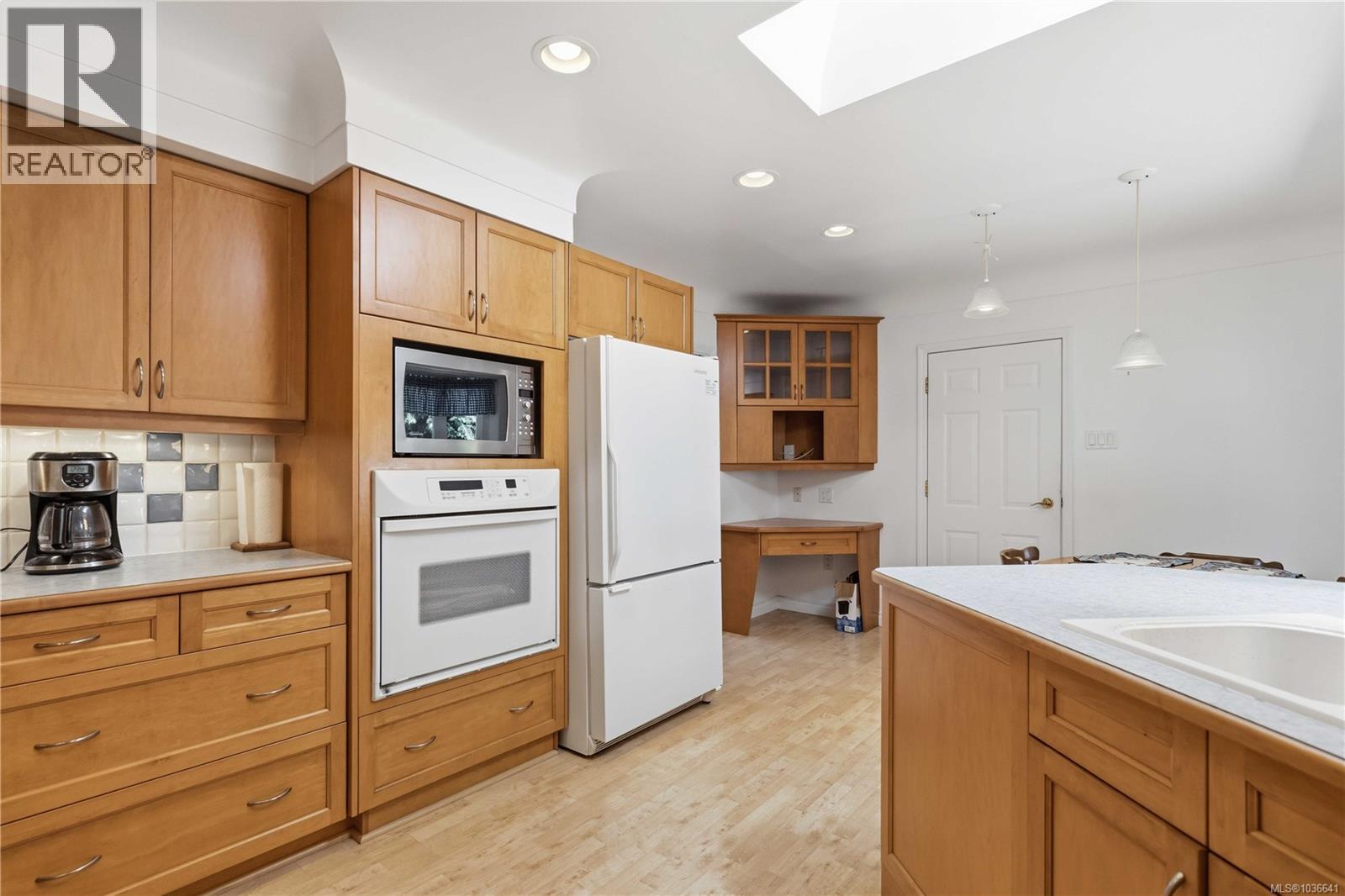 569 Ridley Dr, Colwood