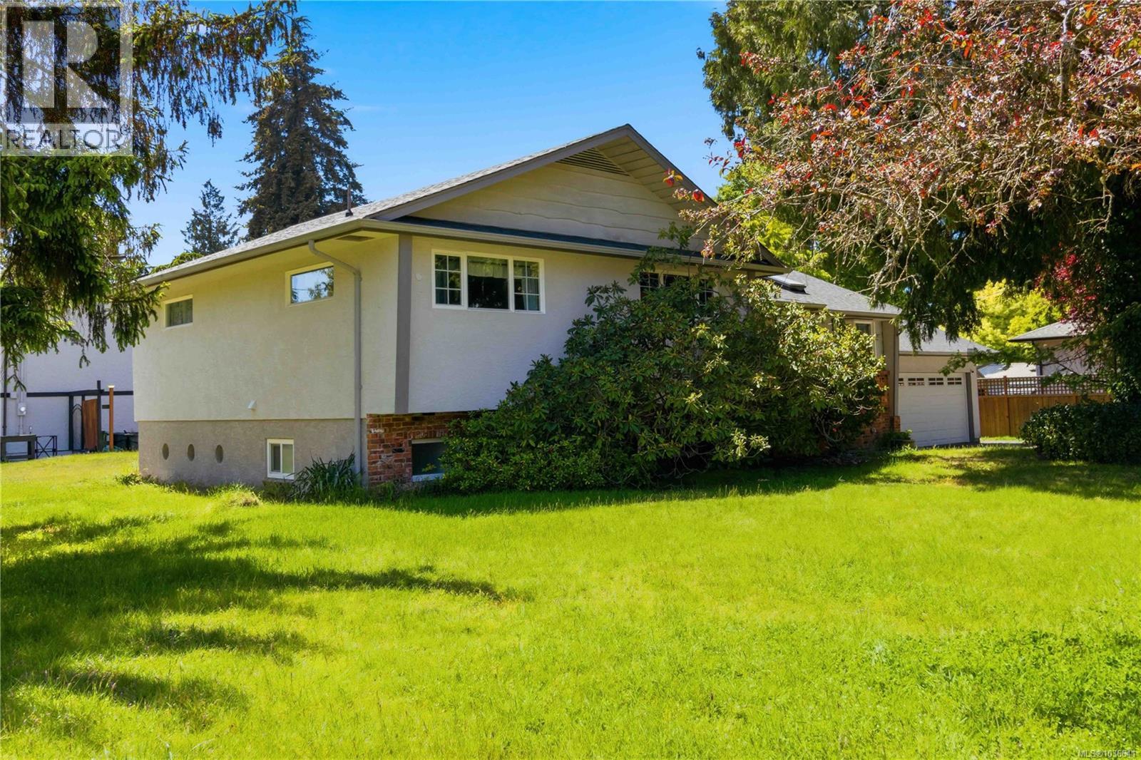 569 Ridley Dr, Colwood