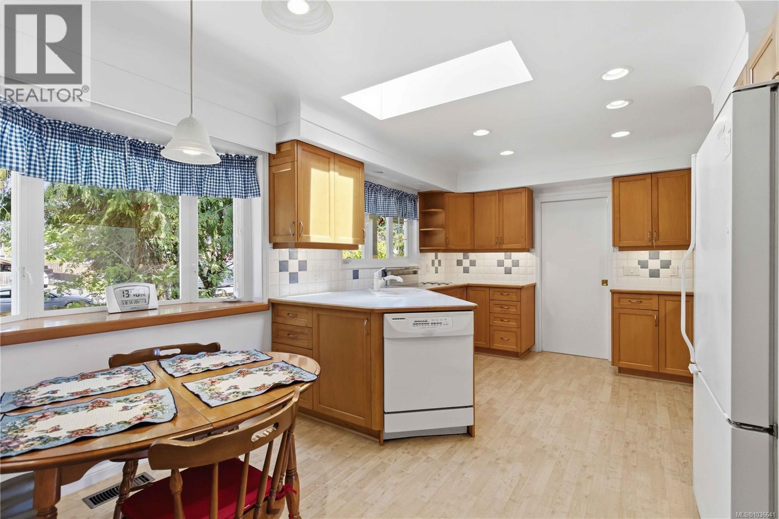 569 Ridley Dr - 9