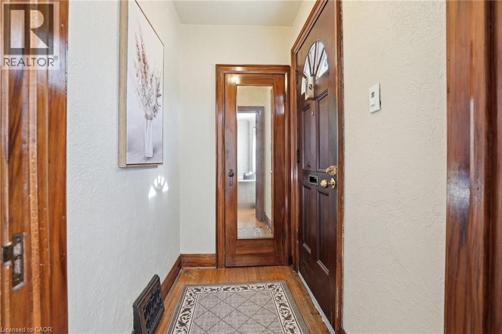 123 LONGWOOD Road N - 5