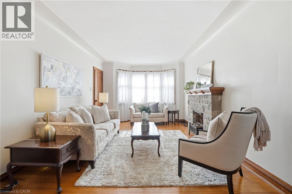 123 LONGWOOD Road N - 7